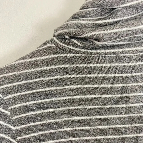 Aerie Gray and White Striped Turtleneck - Picture 7 of 8